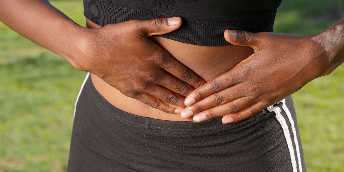 Blähbauch in den Wechseljahren: Reizdarm, Hormone und das Warnzeichen ab 50