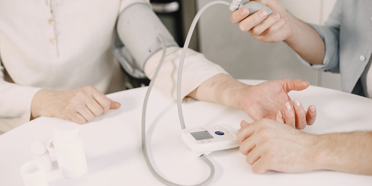 Bluthochdruck in den Wechseljahren: Was an der menopausalen Hypertonie dran ist und was du tun kannst