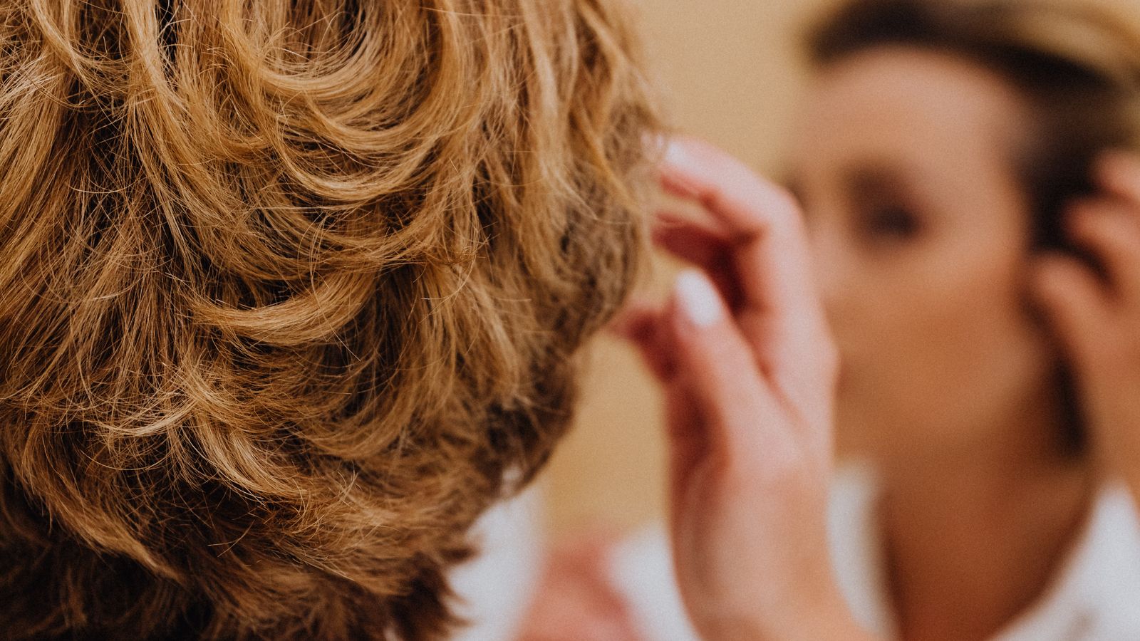 Haarausfall in den Wechseljahren: Was Minoxidil, Alfatradiol und die Kombination beider Wirkstoffe nach den Studien wirklich leisten